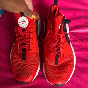 Red Athletic Sneakers Big Kids size 7.0 Nike Air Huaracne